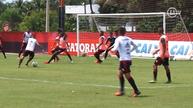 Paulinho faz golaço e acaba com treino do Flamengo