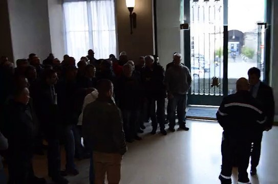 Manifestation des pompiers de Wallonie picarde ce lundi matin à Tournai.