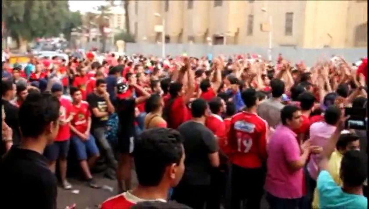 ملخص لهجوم جماهير الأهلى على مجلس طاهر