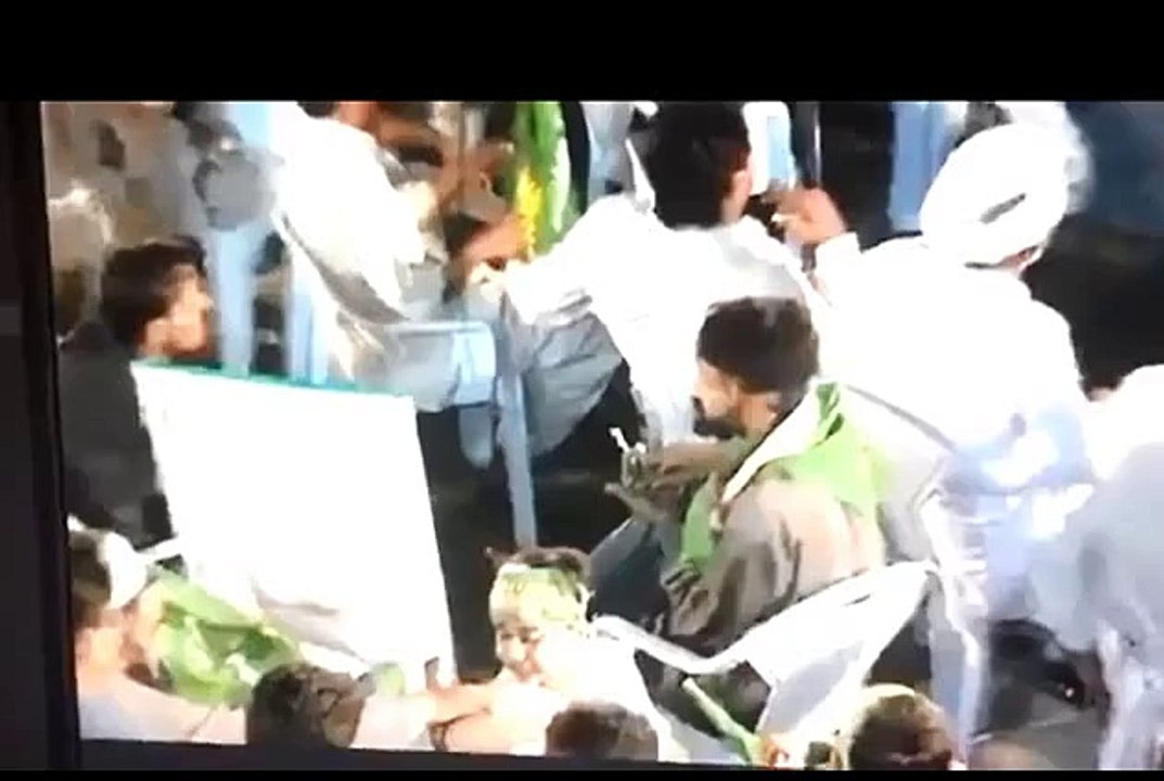 PMLN supporters  jalsey mein chars peety howy - ViralVideos