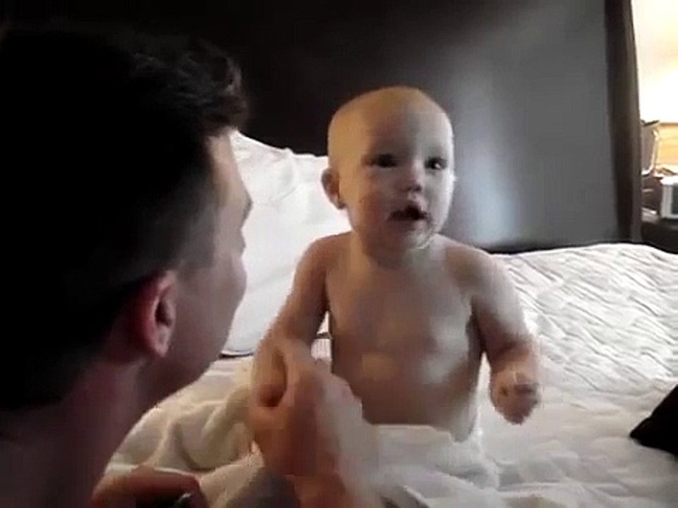 Bebe Y Papa Hablando Juntos! SUPER TIERNO ★ bebes divertidos - risa bebe - bebes chistosos
