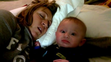 Bebe Se Asusta De Su Propio Pedo!! BUENISIMO! ★ Bebe Divertido Bebe Chistoso Bebe Risa Beb (1)