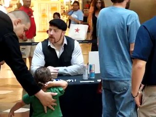 SHEAMUS & KELLY KELLY SIGNING IN LI-ossxxYR-cGg