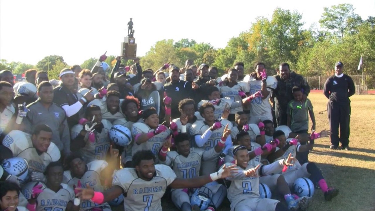 Eleanor Roosevelt scores early, holds off Bowie for the win