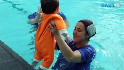 4 aylık bebeklere yüzme derslerine nasıl hazırlayabiliriz