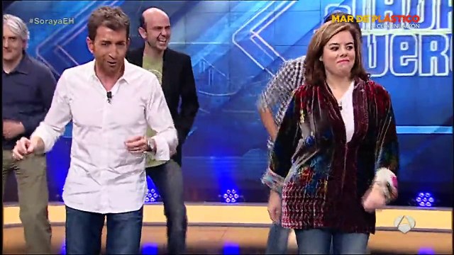 Soraya Sáez de Santamaría baila la canción de inicio de El Hormiguero 3.0