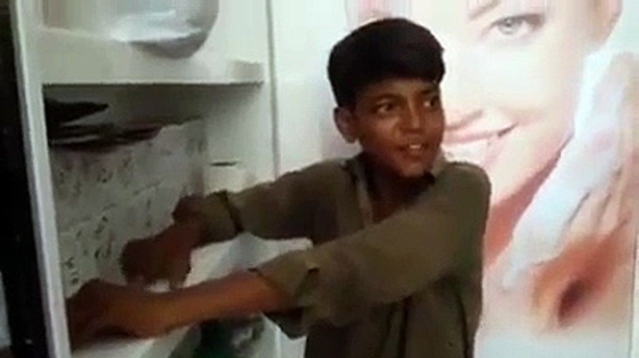 CHITTA CHOLA SEE DA DARZI pakistani boy got tllent