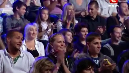 Soupçonnée de chanter en play-back, les juges l'arrêtent subitement