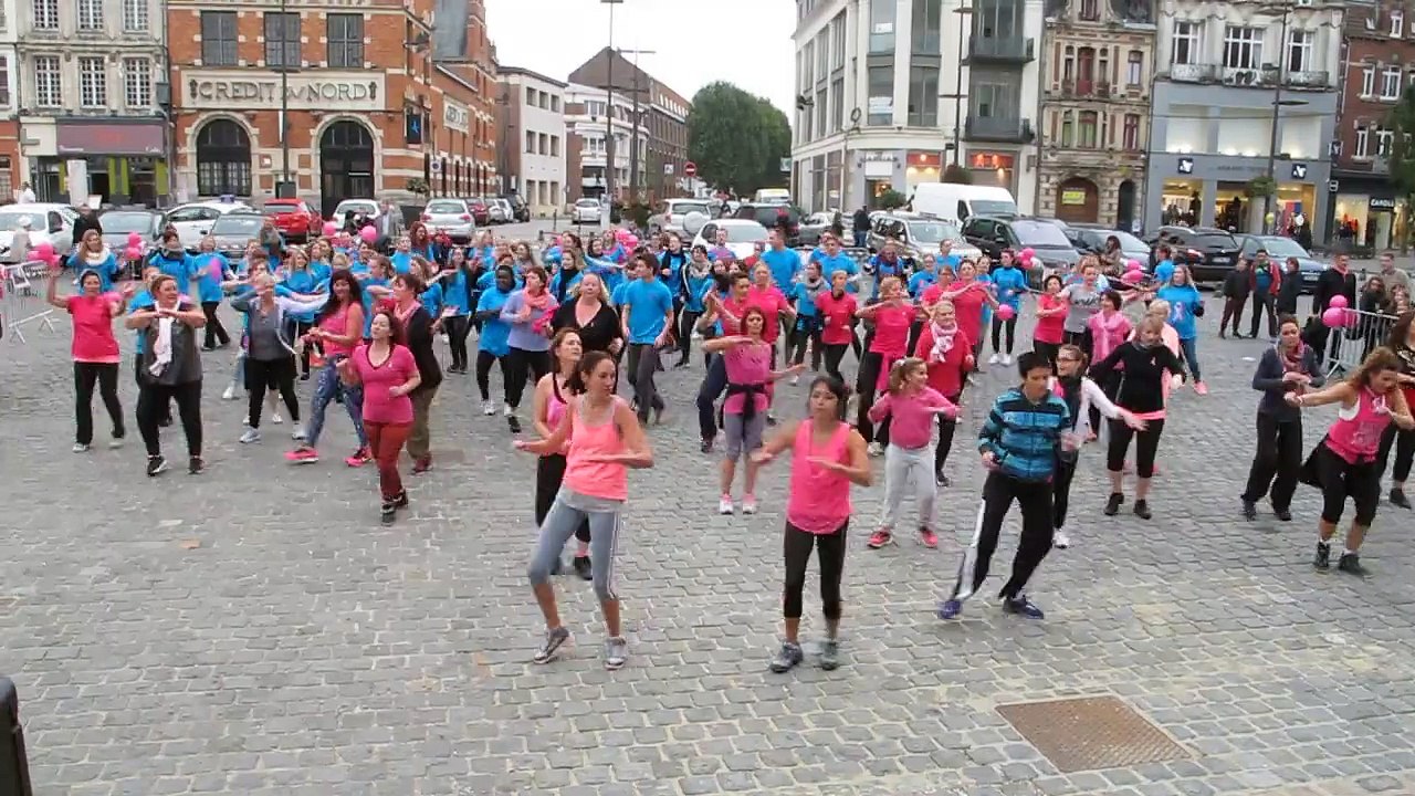 Zumba géante sur la Grand-Place pour Octobre rose à Béthune