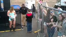 Baile de dubstep: Niño vs. Guardia de seguridad FaceLOCO.com