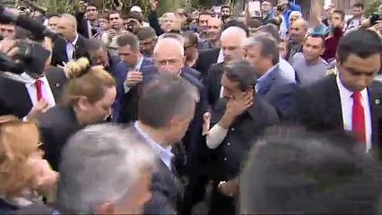 Kılıçdaroğlu tren garına karanfil bıraktı