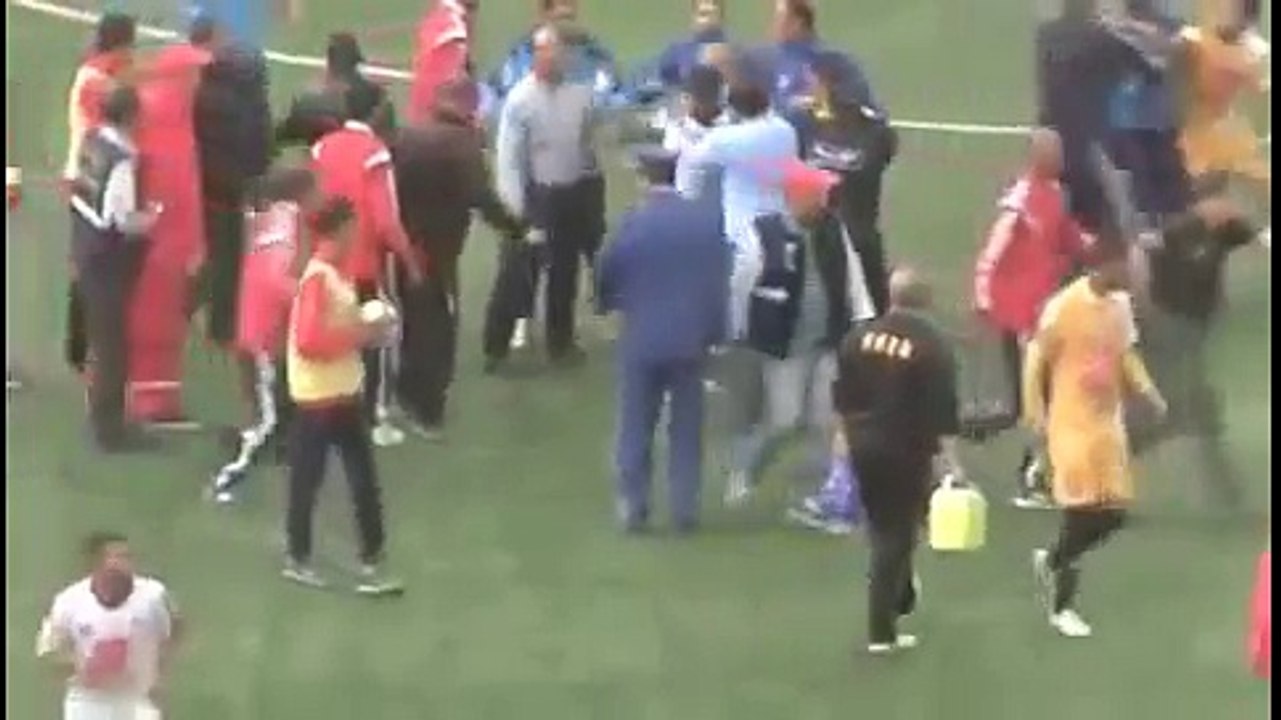 algerie bagarre à la fin d'un match de football algerien