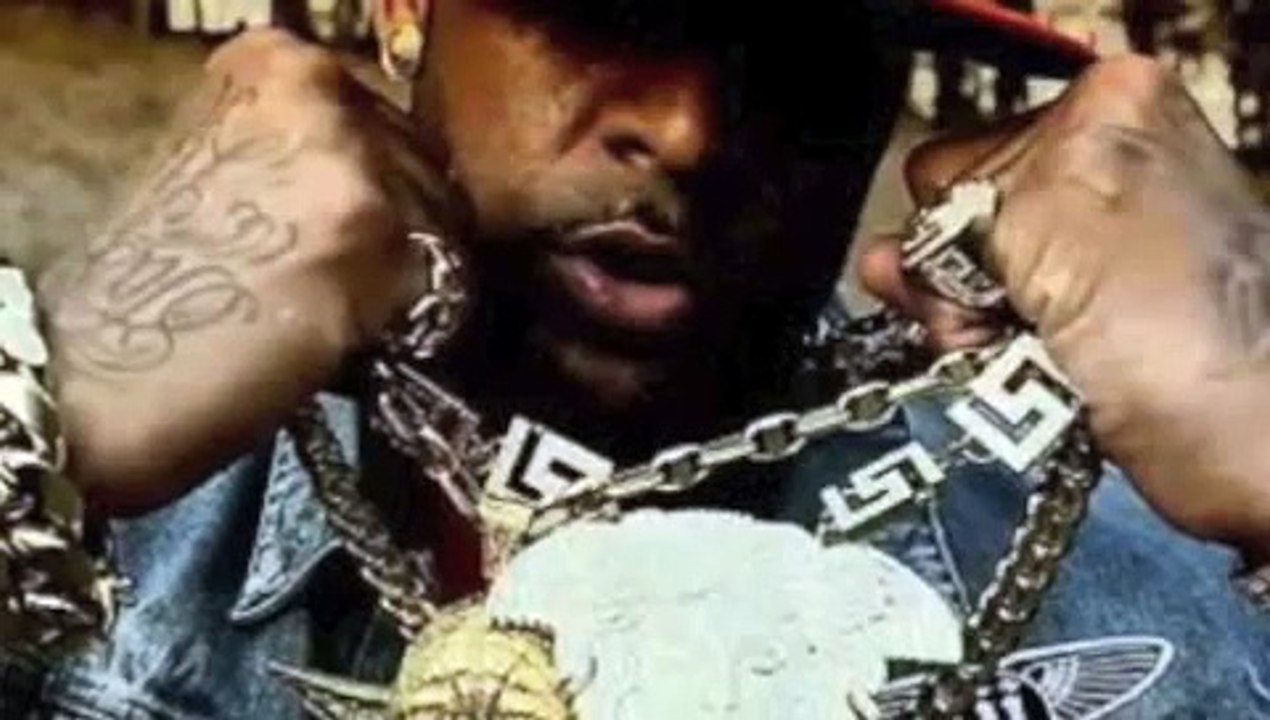 Booba et les illuminati ? Vérité, rumeurs, signes occultes et théories du complot dans le rap français