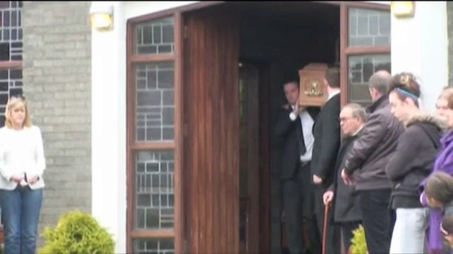 Jim Carrey Helps Carry Casket at Ex-Girlfriend Cathriona White's Funeral