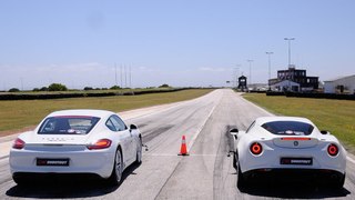 HOT RACE: Porsche Cayman GTS vs Alfa Romeo 4C