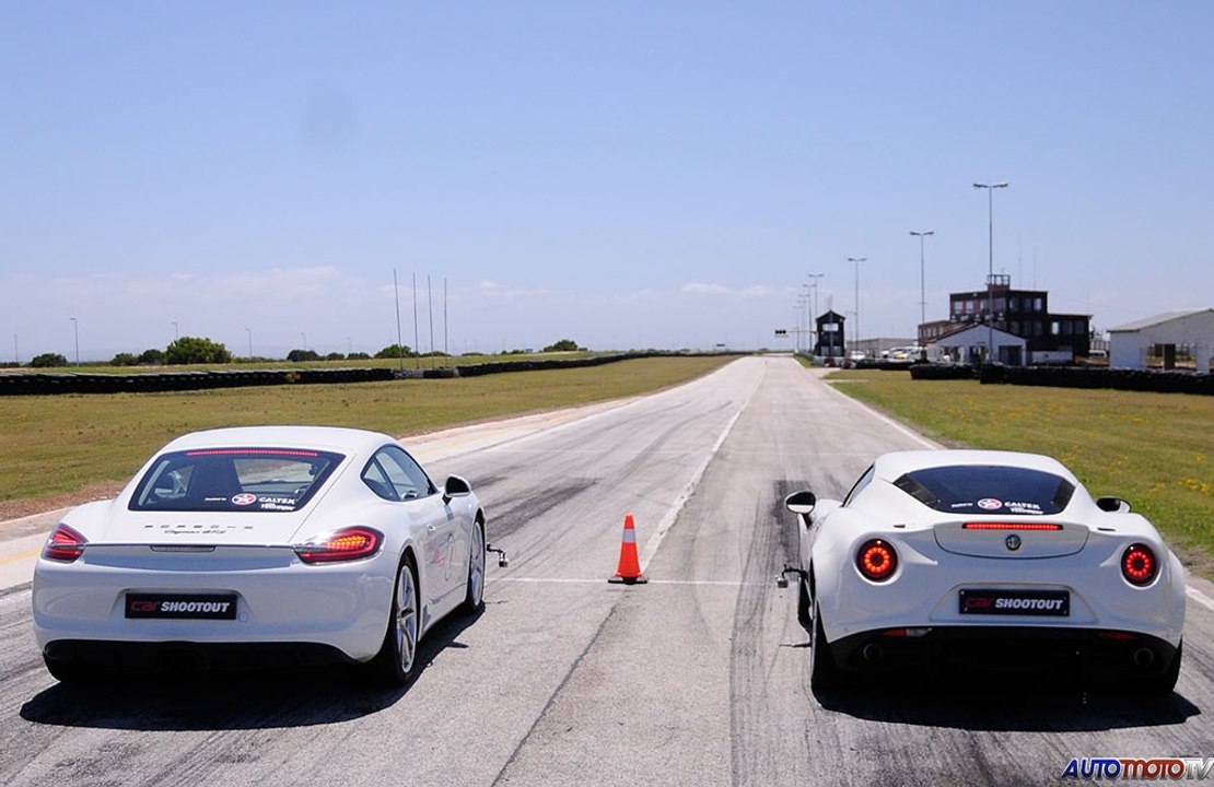 HOT RACE: Porsche Cayman GTS vs Alfa Romeo 4C