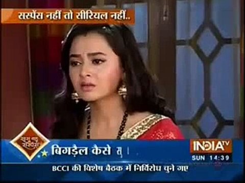 Lakhya ko pane ke liya Ragini ne bataya Swara ko ki woh ban ne waali hai Waali hai Lakshya ke Bache ki Maa yeh Jaan Kar Swara ko Laga Jatka - 12th October 2015 - Swaragini