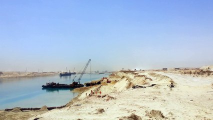 أنشاء معدية على قناة السويس الجديدة بالقطاع الاوسط أبريل 2015
