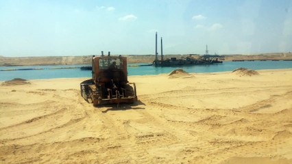 مشهد عام للتكريك بقناة السويس بالقطاع الجنوبي أبريل 2015