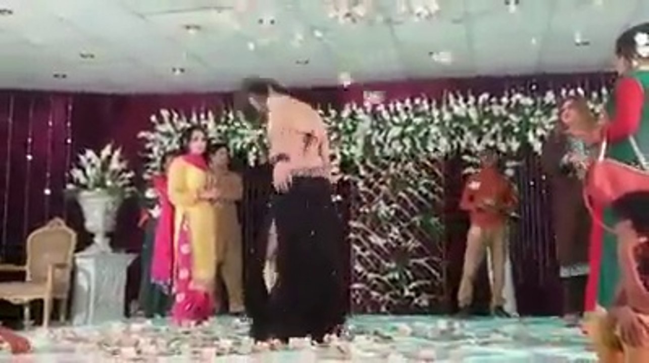 pakistani great dance in party