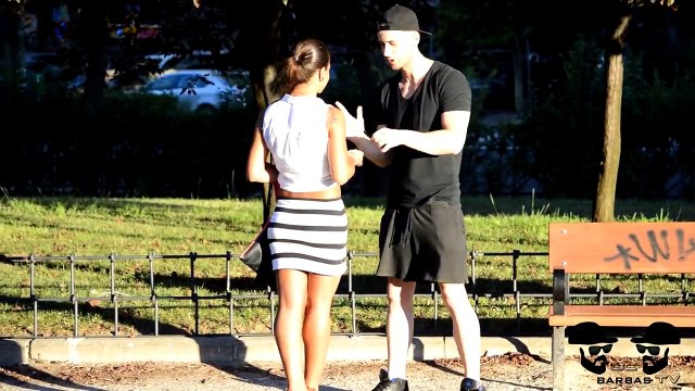 BESOS FACILES ♥ KISSING PRANK - Besando a chicas sexys con el truco de la goma BESOS FACİLES ÖPÜŞME ŞAKASI SEX - chicas sexys con Besando el truco de la goma