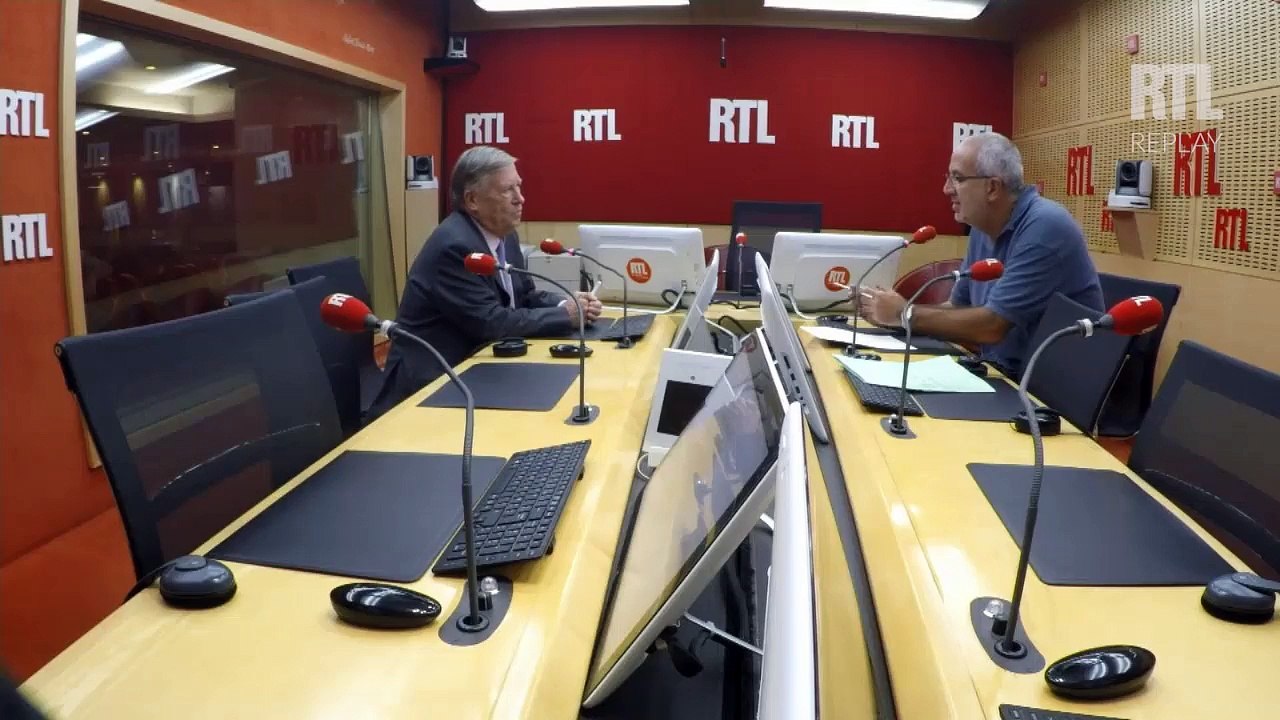 Alain Duhamel : "Au lieu d'être des maîtres à p...