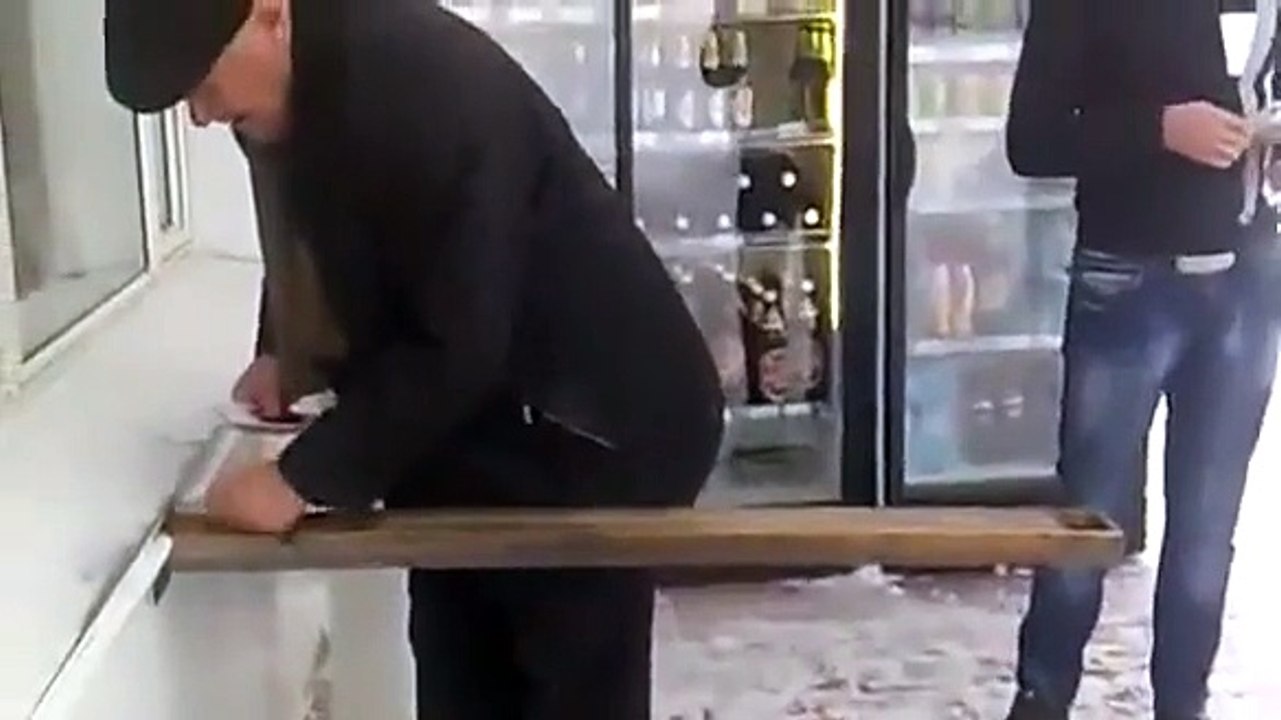 Я такого еще не видел )) чуть не заплакал от смеха ))