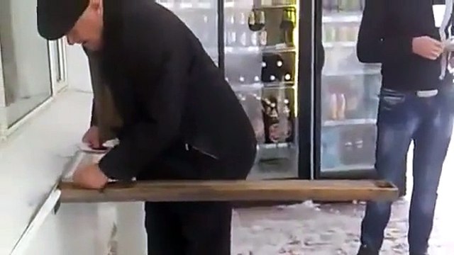 Я такого еще не видел )) чуть не заплакал от смеха ))