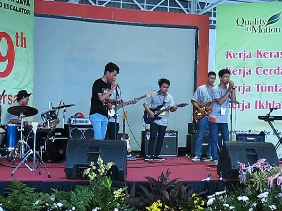 Boy Factory No Band - Reri Anuh Y as vocalist