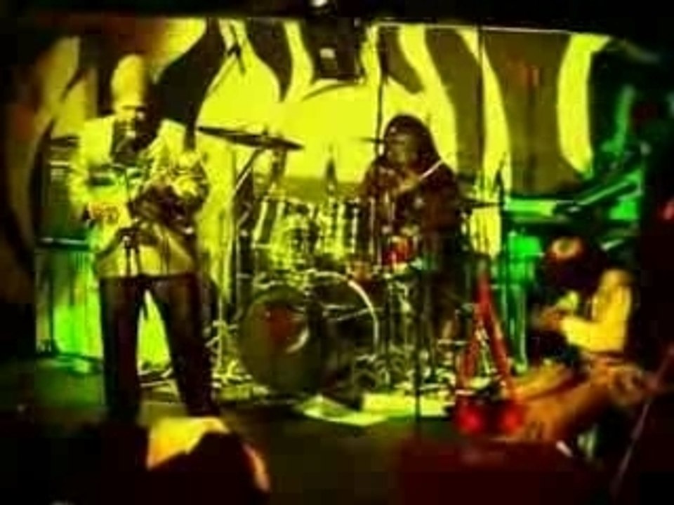 Yami Bolo - Vanity - live