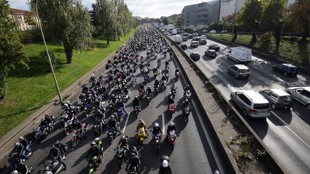 Manifestation vieilles motos Paris