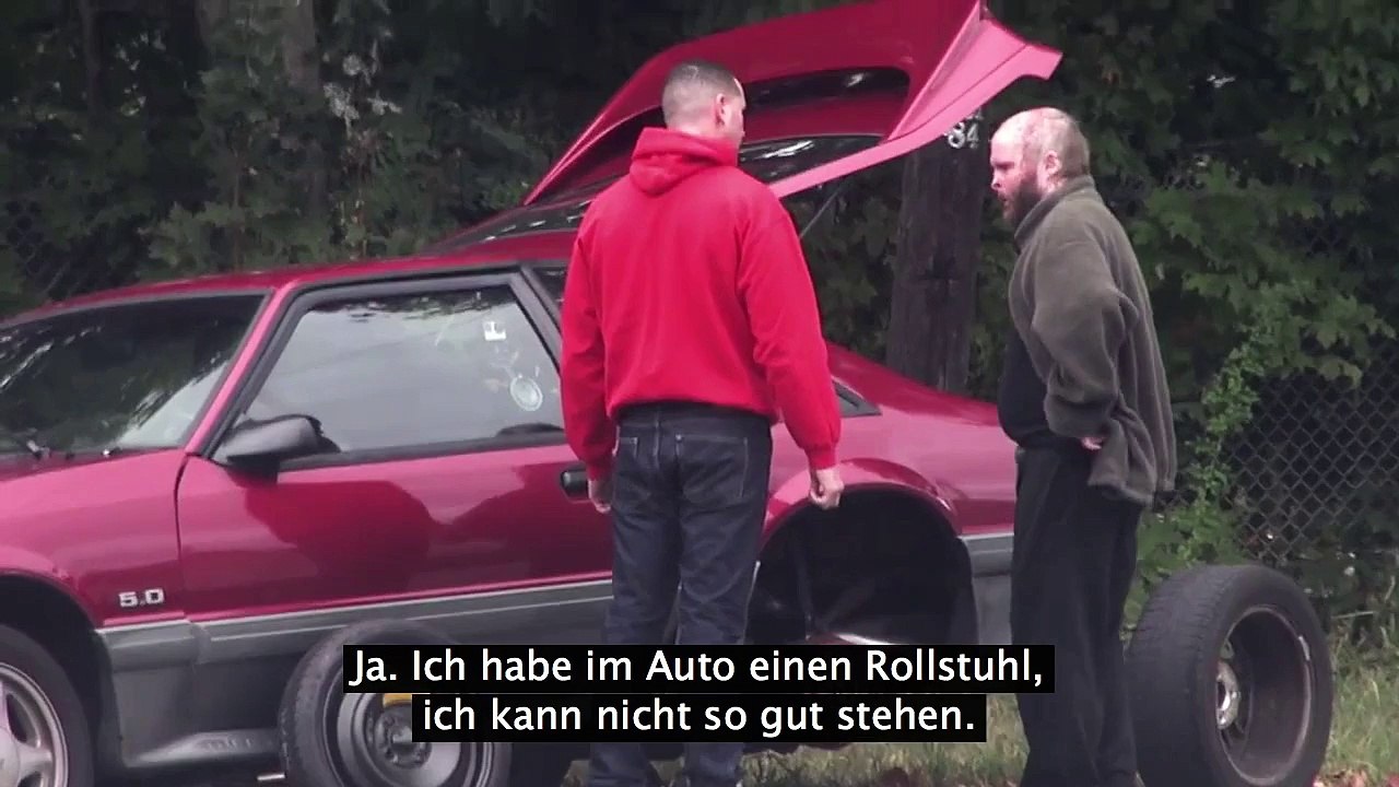 Er stand stundenlang am Straßenrand.