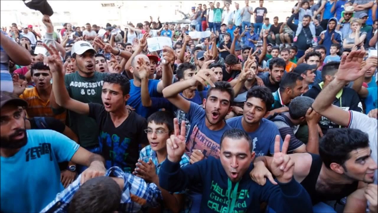 Warum Merkels CDU und SPD Asylanten Politik Deutschland und Europa zerstört.