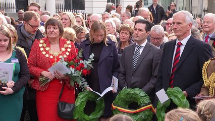 Wreath tributes to British nurse Edith Cavell