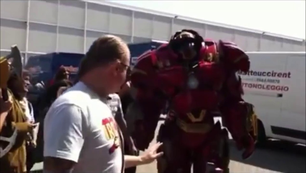 Iron Man Hulkbuster costume was the best thing at New York's Romics 2015
