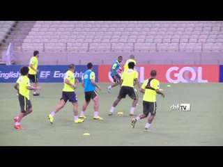 Seleção treina no cenário do jogo