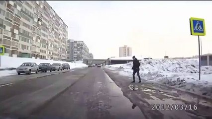 Идиот на пешеходном