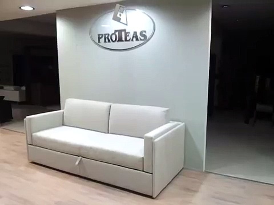 Sembra un normale divano, ma ecco cosa succede in 10 secondi tirando la maniglia