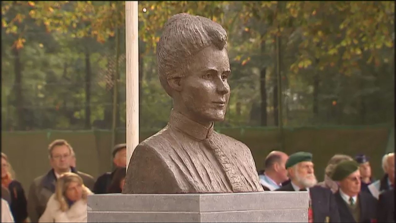 Un buste d'Edith Cavell inauguré pour commémorer le centenaire de sa mort