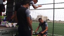 Jogadores do Botafogo doam presentes para crianças e Neilton zoa Lulinha