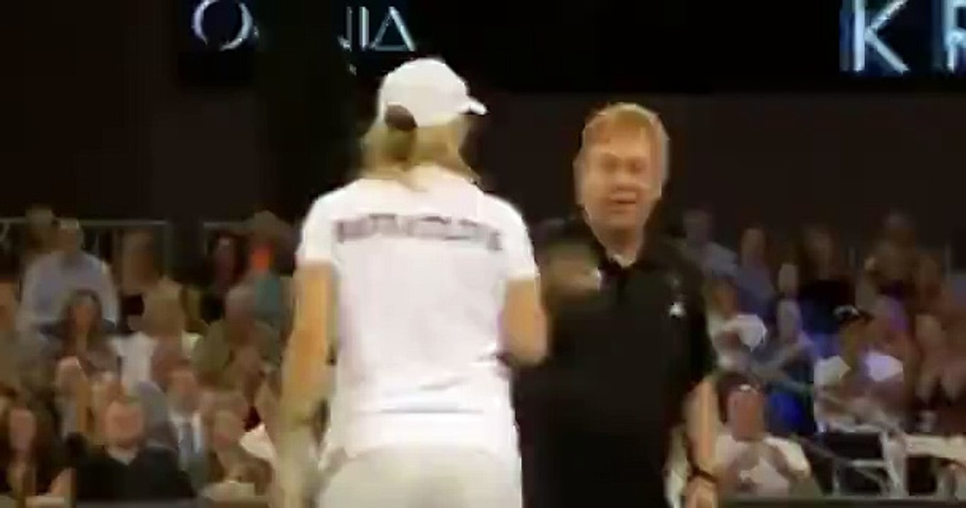 A Las Vegas, Elton John monte au filet avec Martina Navratilova et Andre Agassi