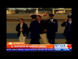En video quedó registrado el tropezón de Obama bajando del avión presidencial