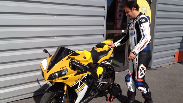 Il échappe à la mort grâce à son équipement moto