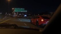 Ferrari F12 da 200 mila euro sfida auto in autostrada ma si schianta contro un muro