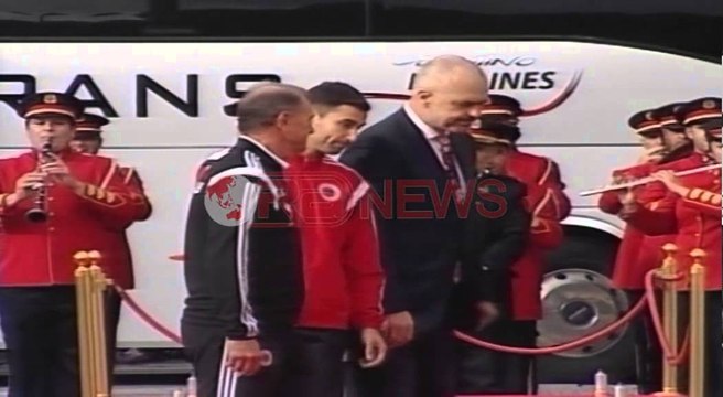 Euro 2016 , Mirëserdhët! Shqipëria nderon “Kombëtaren”, pritja madhështore- Ora News
