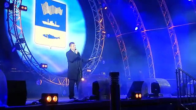 «Can't Help Falling in Love», «Malagueña Salerosa», «Калинка» - фрагмент. А.Бон и гр. «Роджер» (Мурманск, 3.10.2015) (Александра Воробьева)