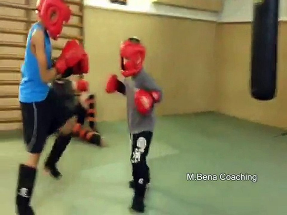 Cours collectif de Muaythai pour enfants-ados.