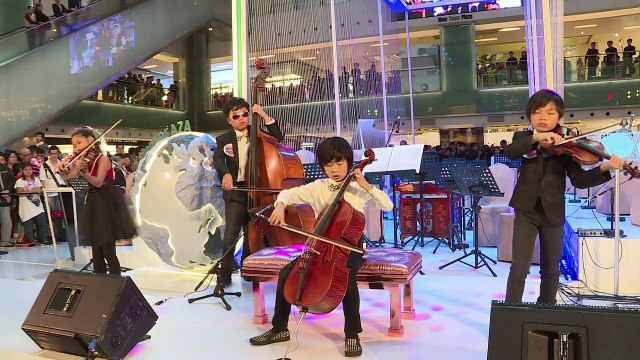 Un quatuor à cordes composé d'enfants se produit à Hong Kong