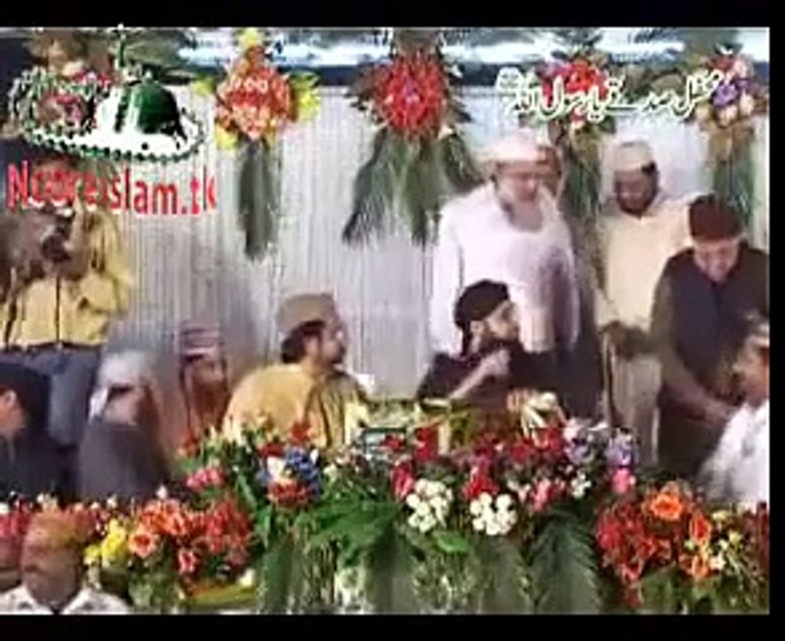Jis Ne Madina Jana Hazrat Owais Raza Qadri Sb At Data Darbar (1)