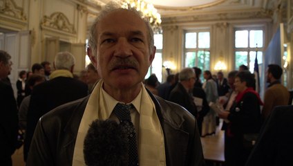 Jacques Cabot, maire de Bouray-en-Juine, signe les TEPCV